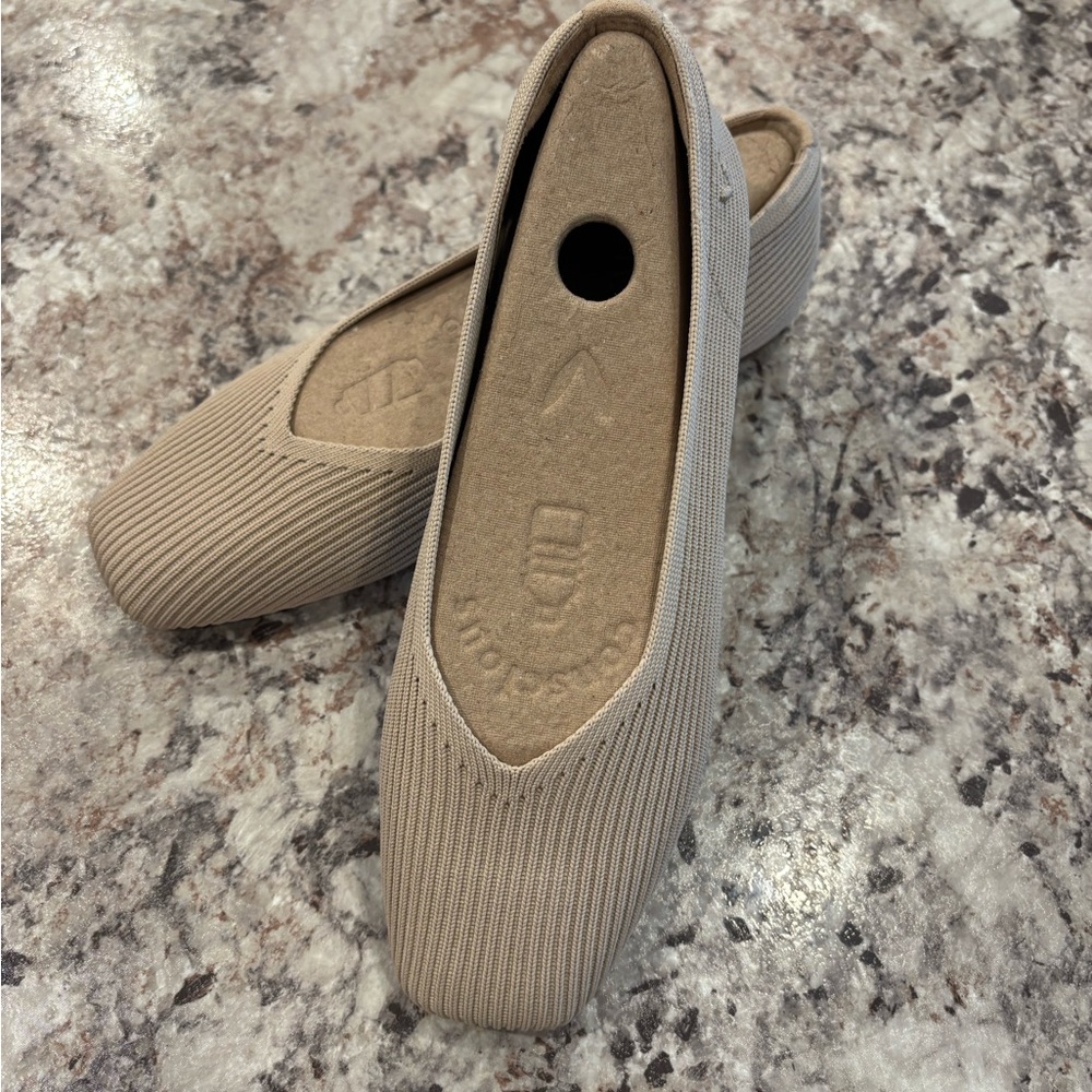 Vivaia Margot Square Toe V-Cut Flats - Size 37 (6.5)